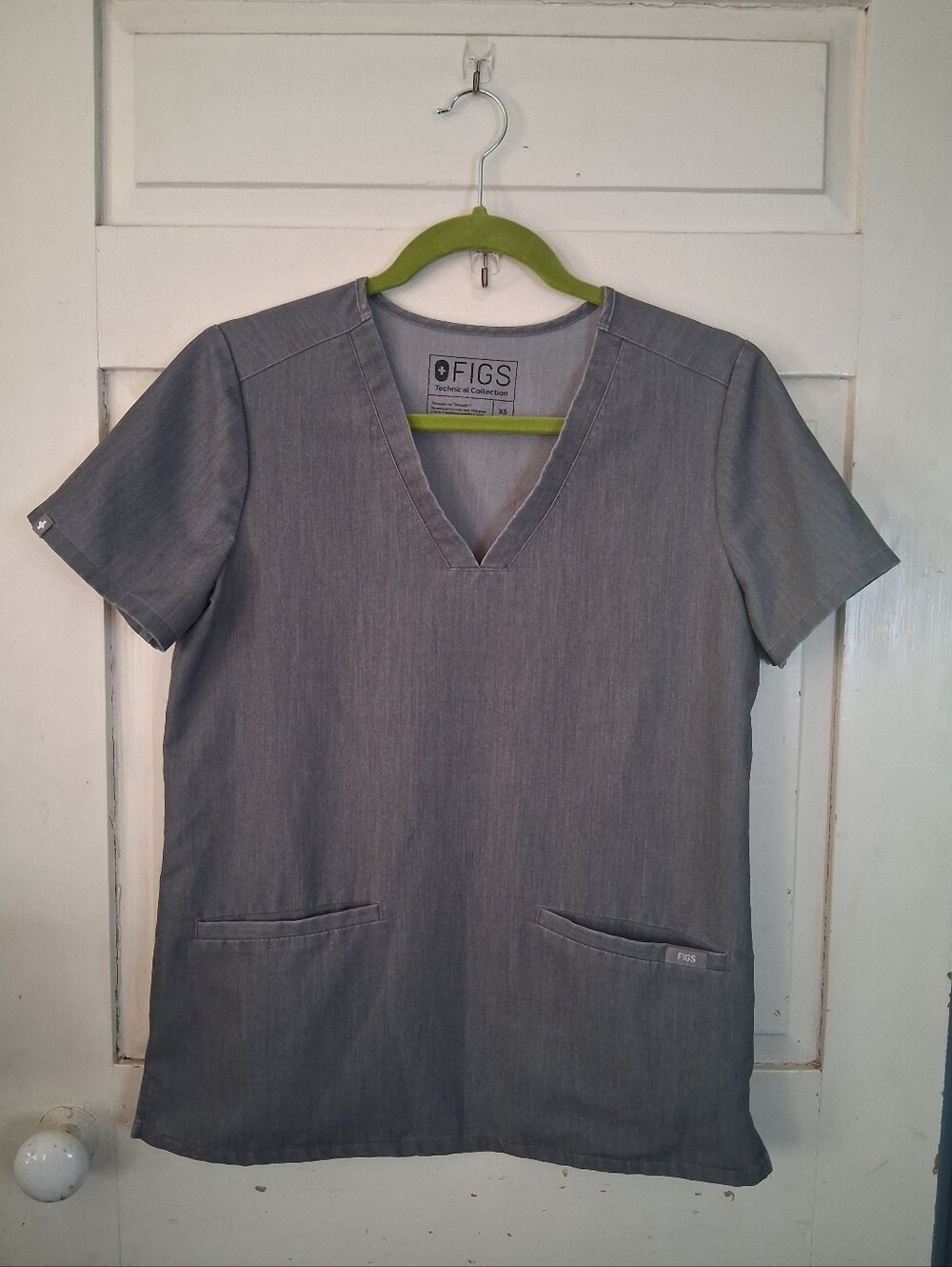 FIGS Heather Grey 2-pocket V-Neck Scrub Top Technical Collection Women's Size XS